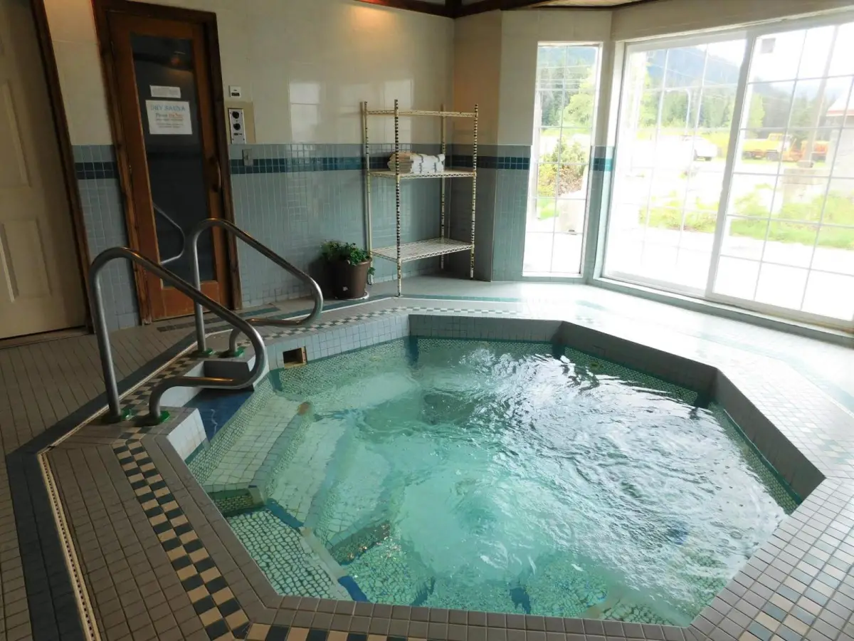The Summit Inn 8