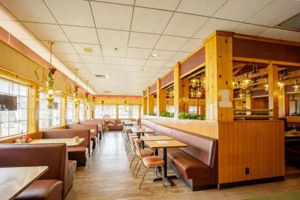 The Summit Inn 10