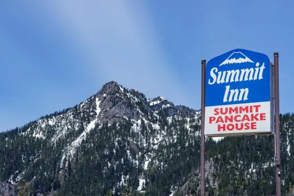 The Summit Inn 4