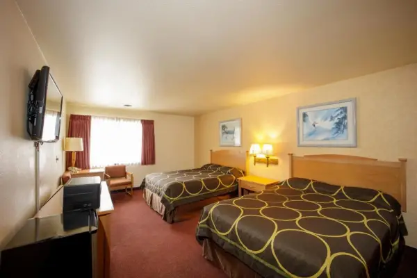 The Summit Inn 7