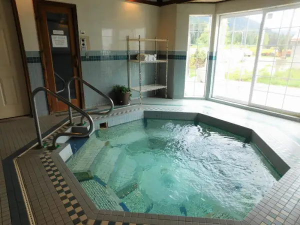 The Summit Inn 8